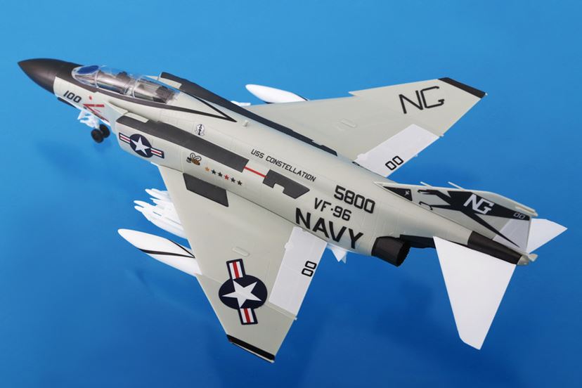 できたー！ 1/72スケールの「F-4JファントムⅡ」と実物戦闘機をコラボ