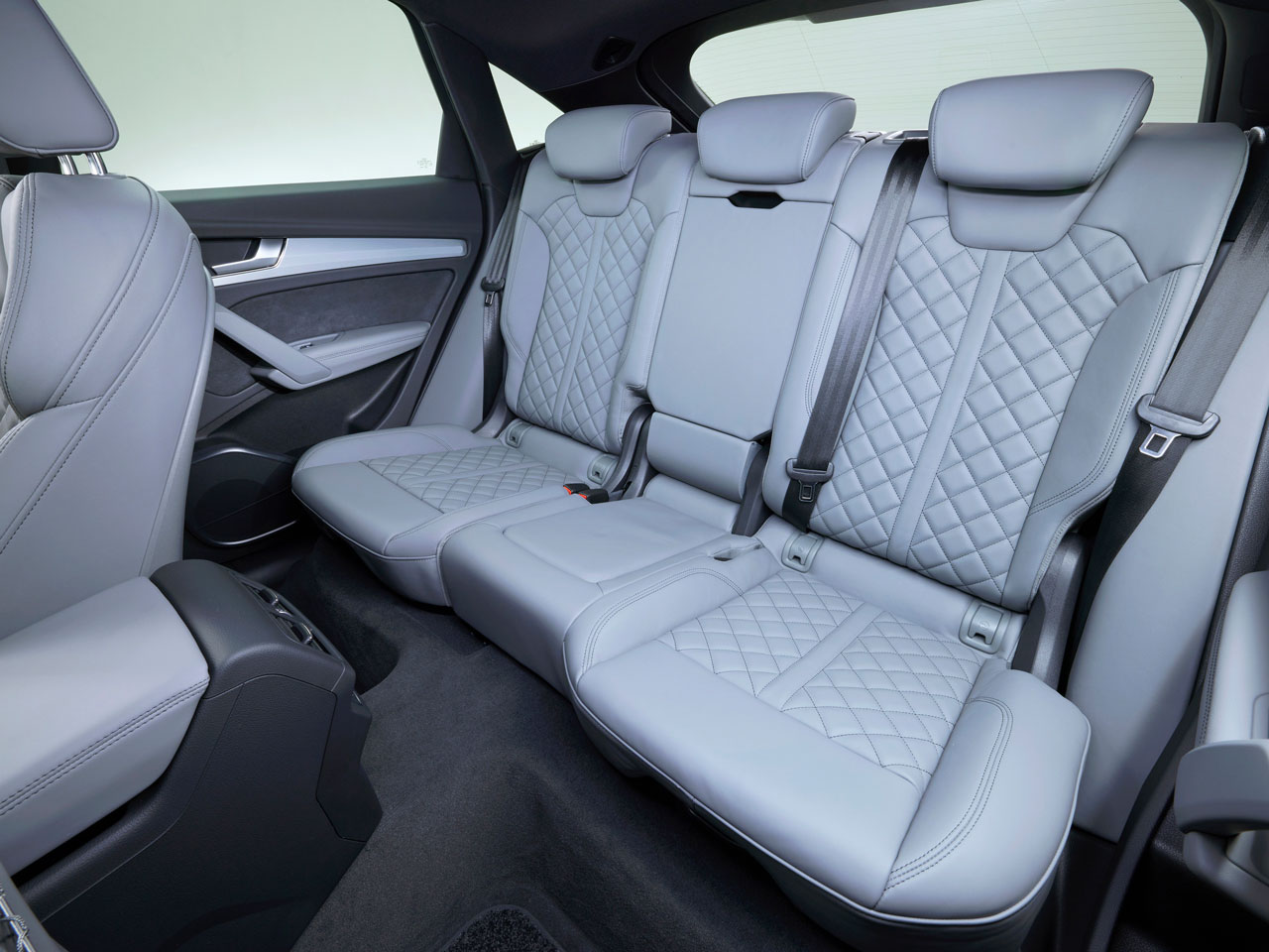 アウディ Q5 スポーツバック 2021年モデル 40 TDI quattro S lineの