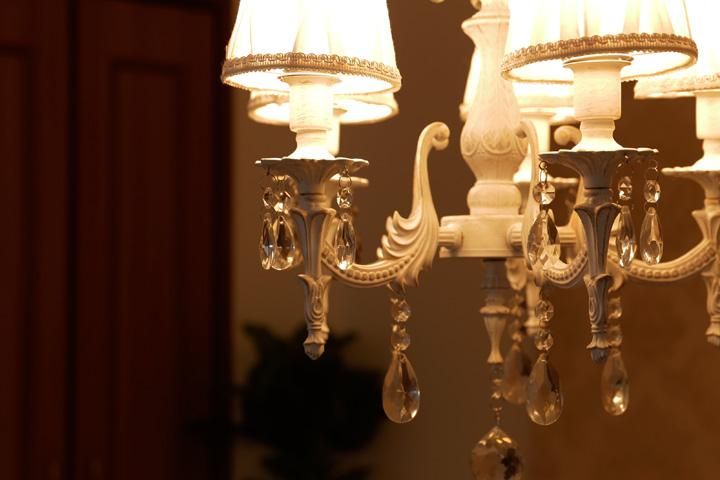 5灯 シェード付き シャンデリア Reine ホワイト｜デザイン照明のCROIX