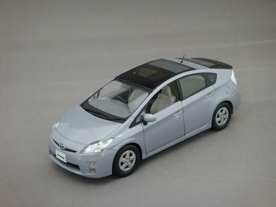 1/30 トヨタ プリウス （アイスバーグ シルバーマイカ） - ミニカー