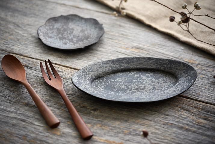 安福由美子｜錆オーバルリム皿｜作家のうつわ通販｜和食器セレクト