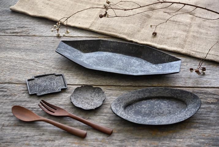 安福由美子｜錆オーバルリム皿｜作家のうつわ通販｜和食器セレクト