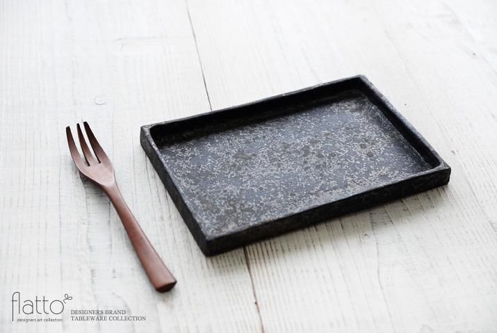 安福由美子｜錆長方皿｜作家のうつわ通販｜和食器セレクトショップ