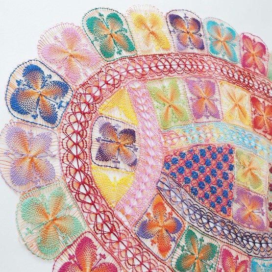 パラグアイの刺繍 ニャンドゥティ ドイリー