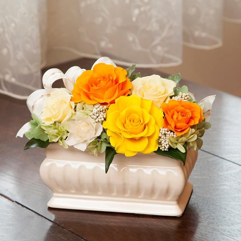 黄色のバラのプリザーブドフラワーアレンジメント メアリー（イエロー