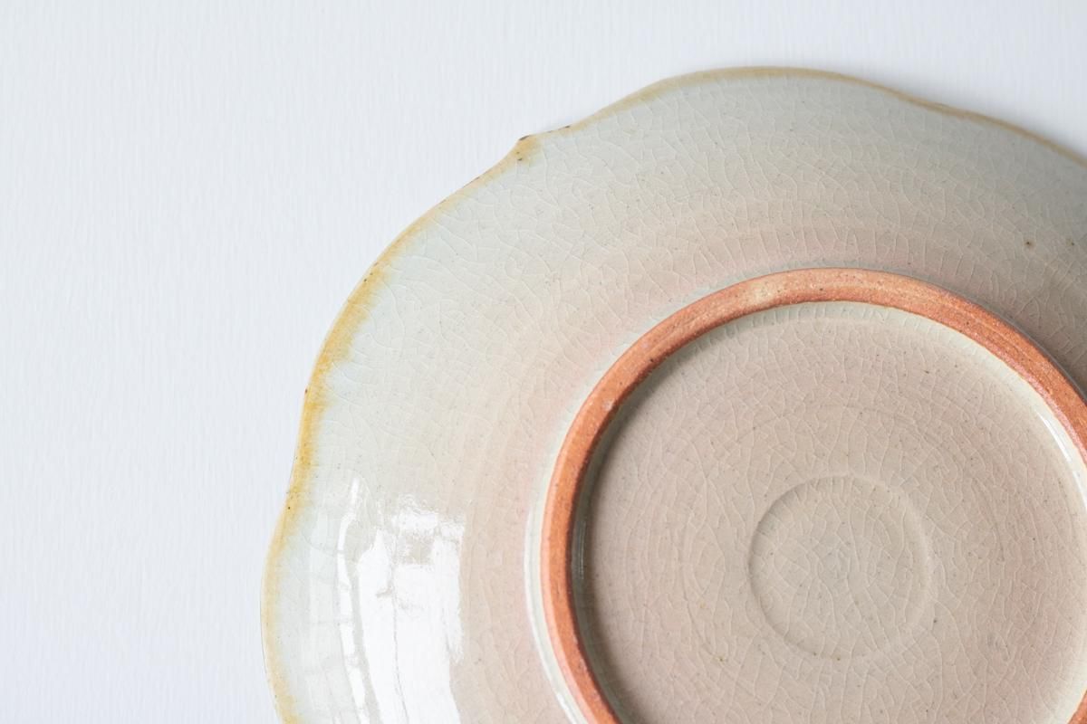 六寸 輪花皿 貫入 | 手作り陶器 - HAMAMELIS