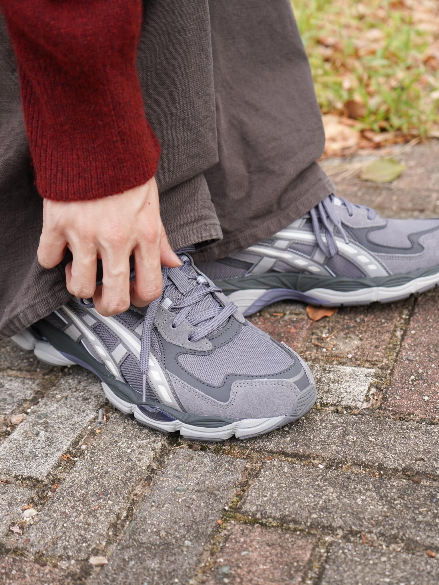 ASICS（アシックス）GEL-NYC 2055 / CARBON×CEMENT GREY 公式通販