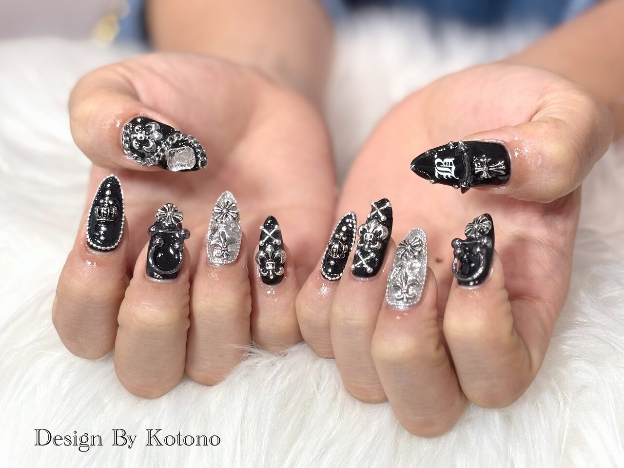 2026年冬トレンド】クロム ハンドのネイルデザイン集｜人気順