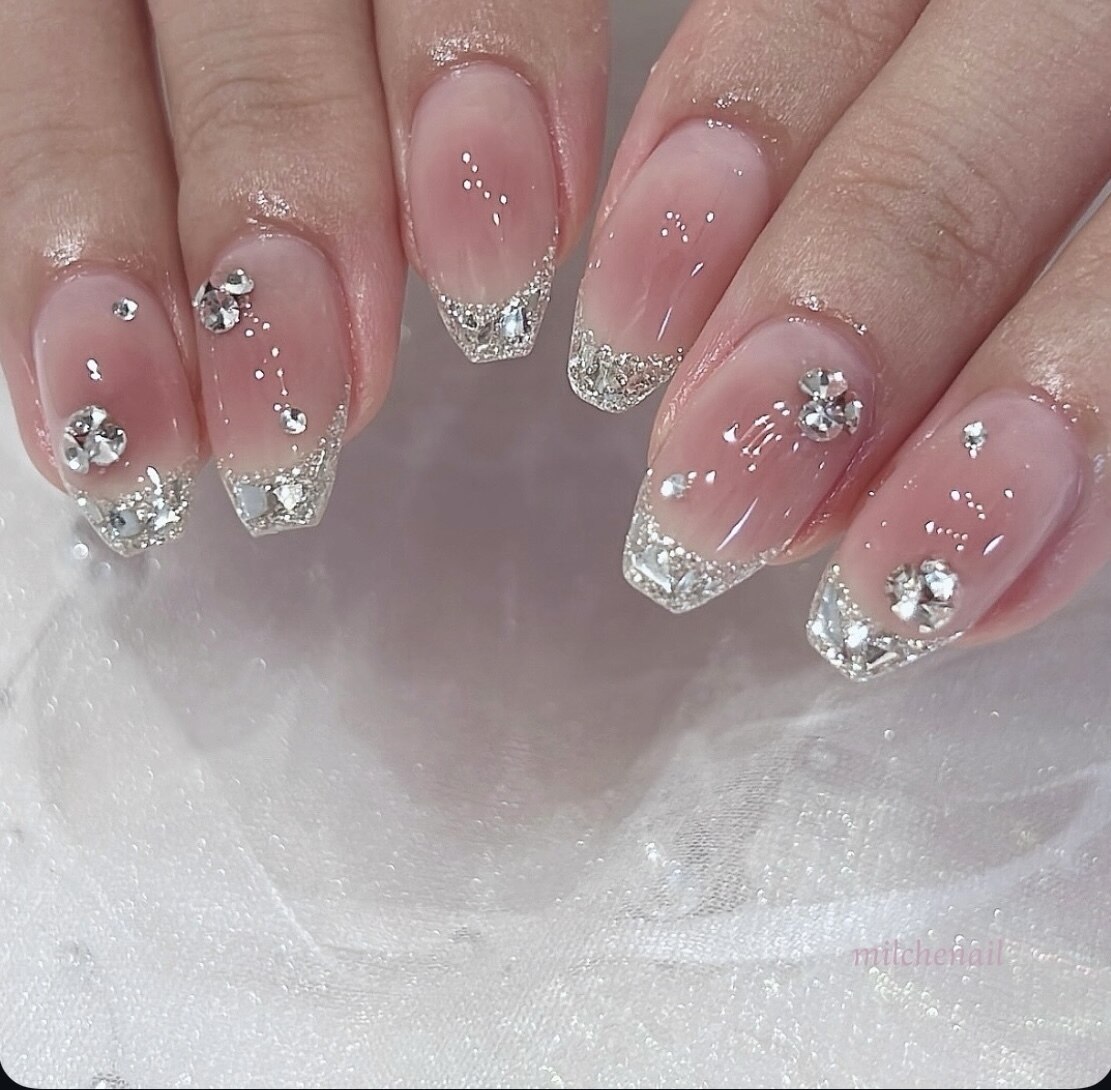 2026年冬トレンド】フレンチのネイルデザイン集｜人気順