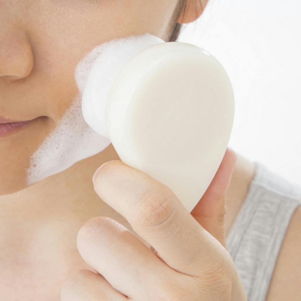 なめらか洗顔ブラシ ホワイト | お風呂グッズ・サウナ用品 通販