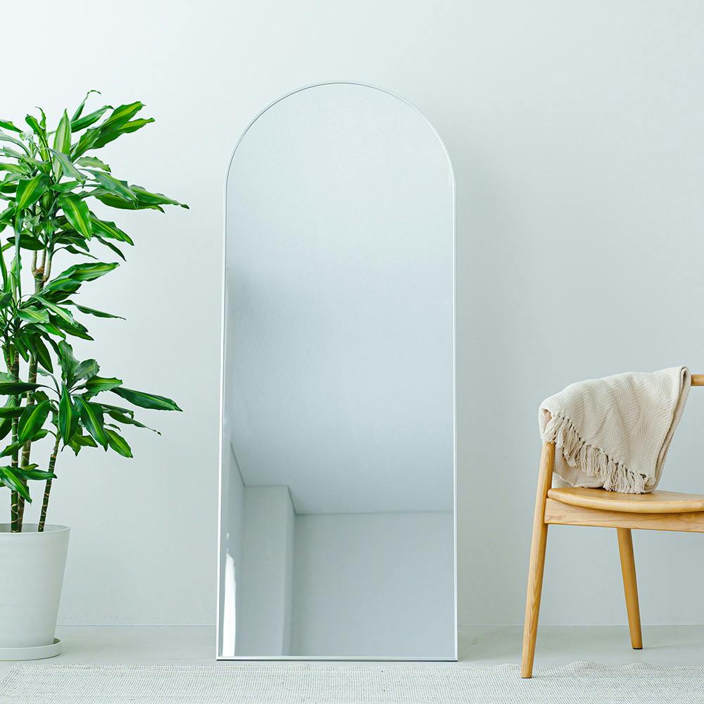 スタンドミラールーミー(アーチ) [シルバー]】幅60.5×奥2.9～37×高さ