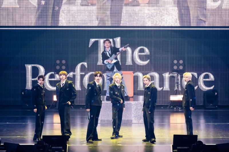 Mrs. GREEN APPLE、音楽イベント〈The Performance〉でNiziUやRIIZEと