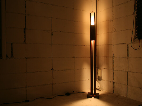 木製のフロアライトでお部屋にもっと温もりを - inzak