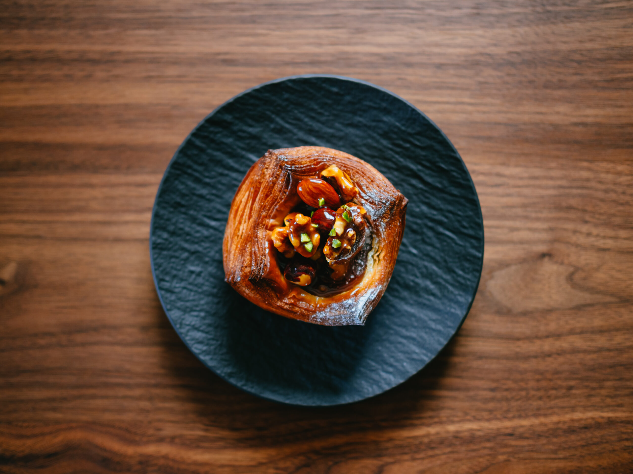 ビレロイ＆ボッホ｜高級感のある陶磁器ロックプレート「マニファク