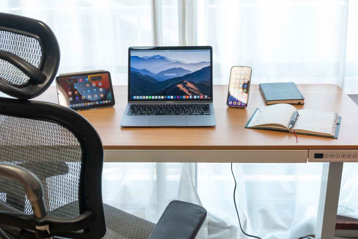 FlexiSpot「EG8」レビュー。ナチュラルな色と程よいサイズで、導入し