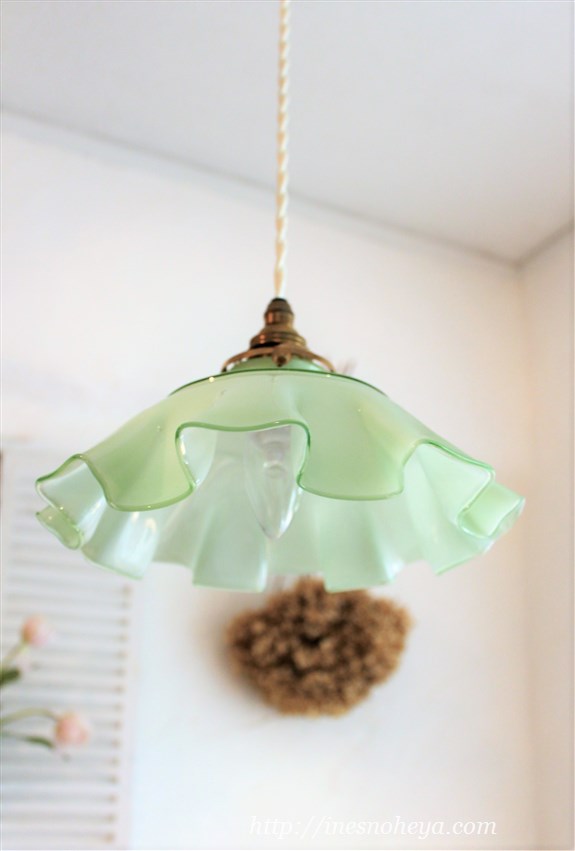 フランス アンティーク むき卵のようなオパリンガラスの可愛らしい