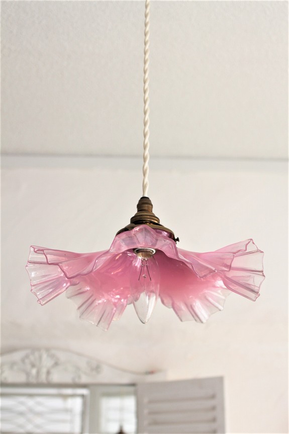 フランスアンティーク・蝶々のよう、ミルキーなバーガンディーピンク色