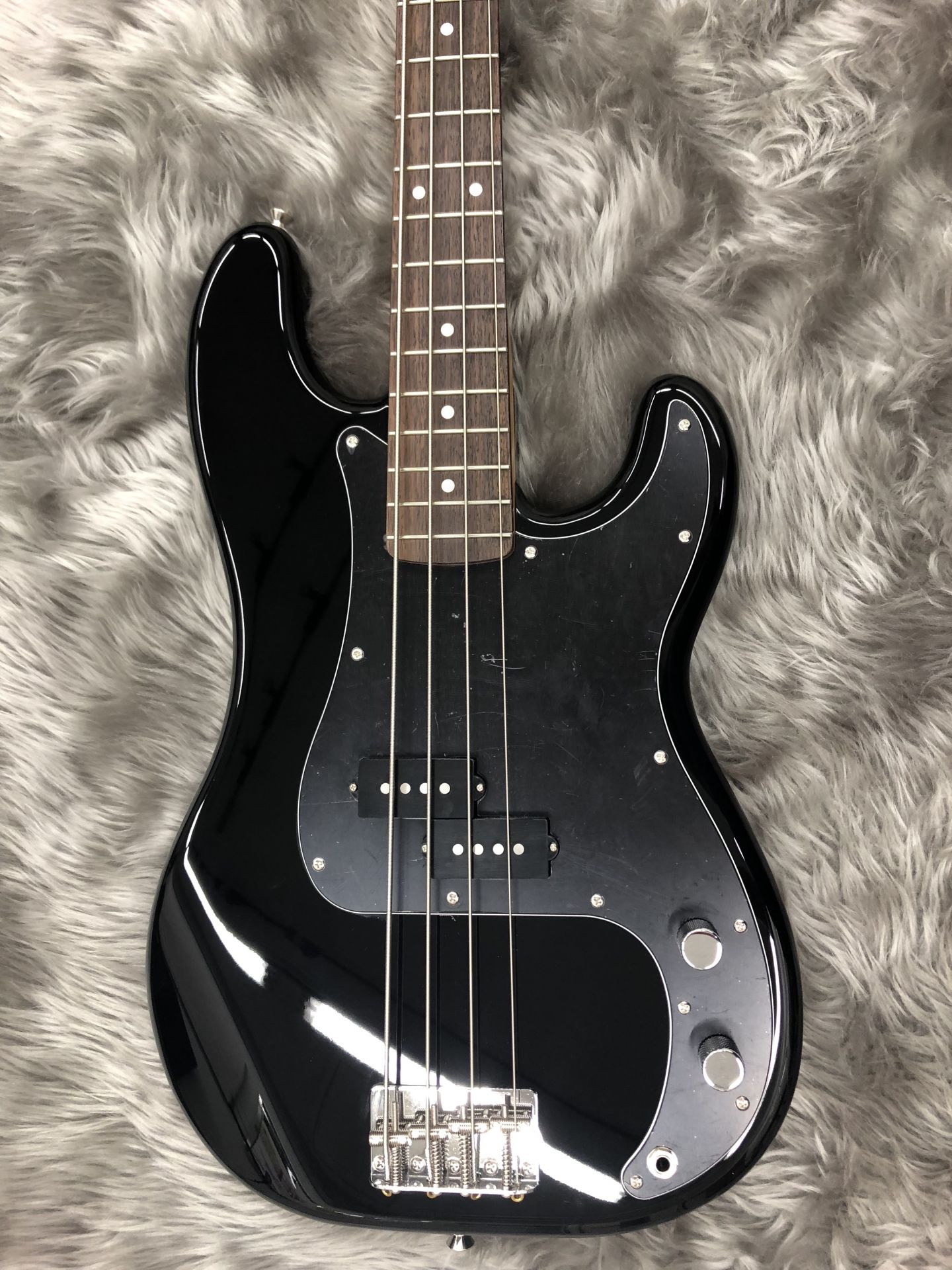 セール品情報】エレキベース Cool Z / ZPB-V/R 1点限りのお買得品です