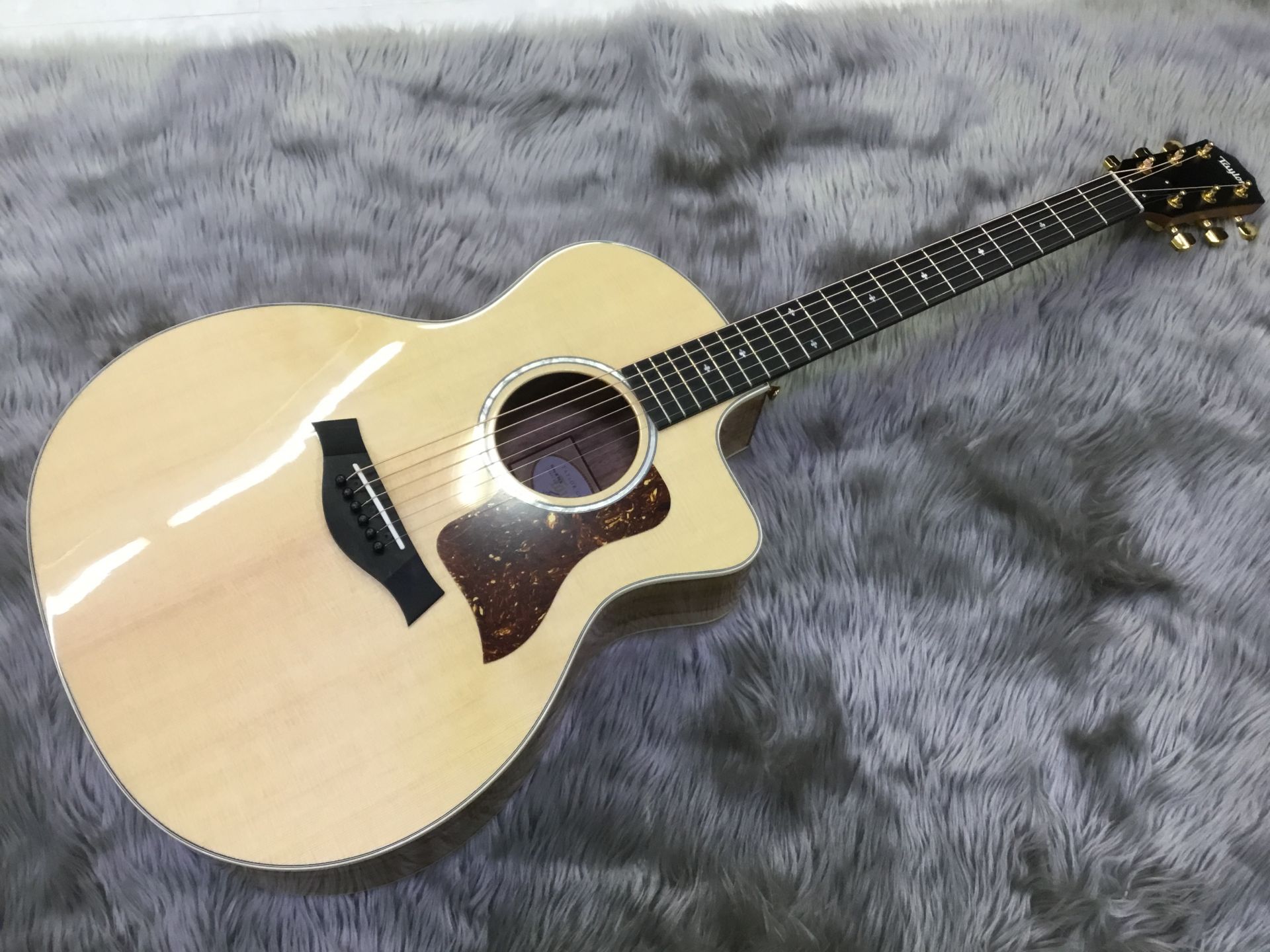 アコースティックギター】Taylorの214ce-Koa DLX ES2が入荷しました