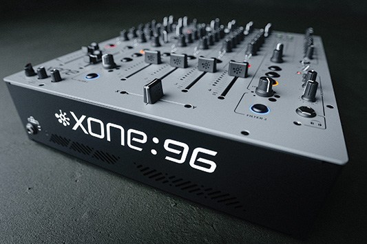 Allen & Heath Xone:96 | フラッグシップ DJ・クラブミキサー