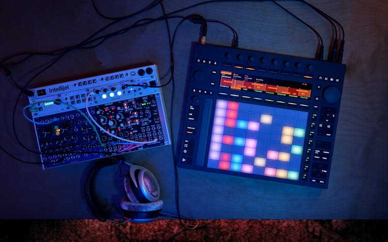 Ableton Push 3 | Live搭載、パソコン不要のスタンドアロンで動作する