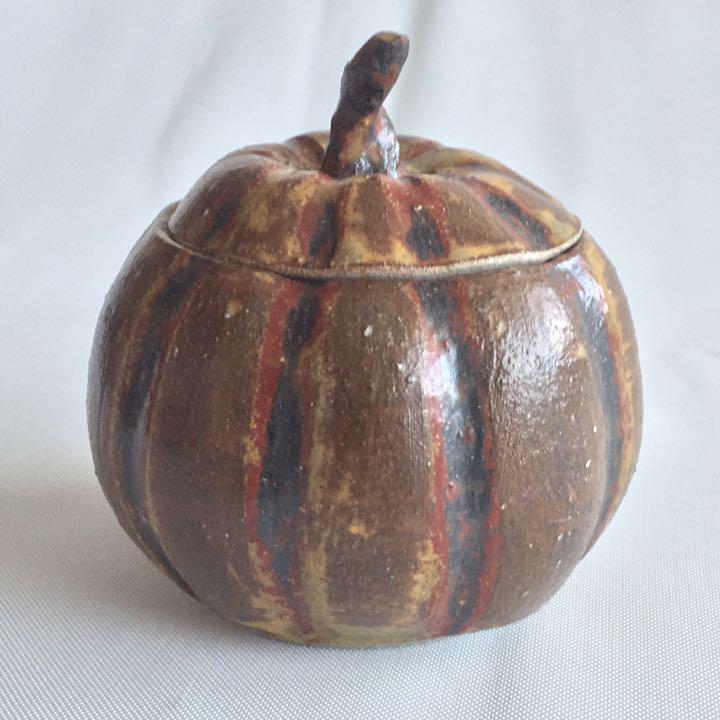 蓋付陶器製シュガーポット 薬味入れ かぼちゃ蓋物。isami工房の陶芸品