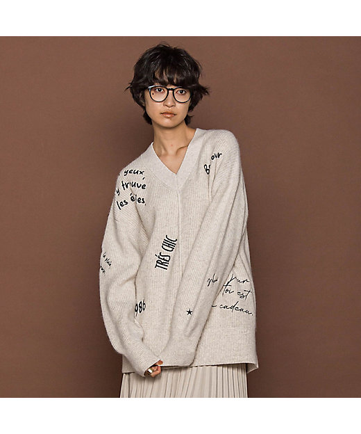 メッセージ刺繍Vネックニットプルオーバー≪手洗い可能≫ | MAYSON