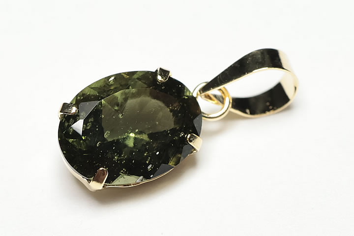 ギャラリーメイスン / 0.90ct モルダバイトオーバルカットペンダント