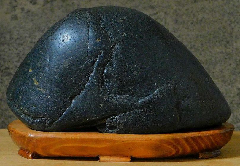 緋山酔恭「山水石美術館」 全国の水石・美石を紹介 『抽象石・心象石』