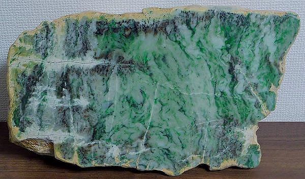 緋山酔恭の「山水石美術館」 硬玉、軟玉でもない第三の翡翠 日高翡翠