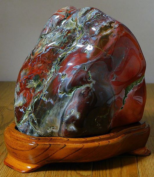 緋山酔恭「山水石美術館」 全国の水石・美石を紹介 佐渡 錦紅石