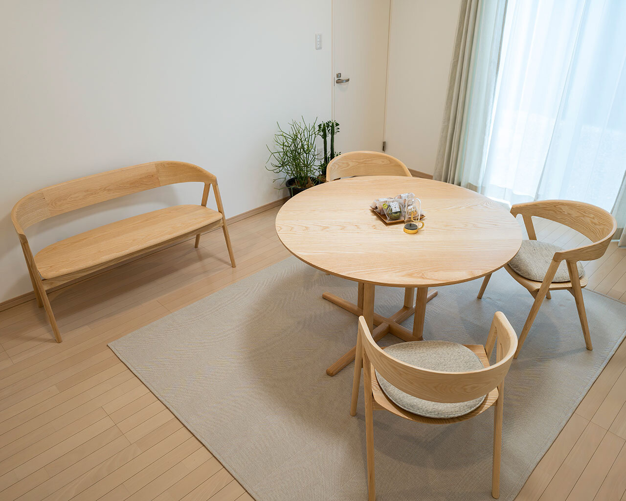 プロが選んだ丸テーブル、その「使いやすさの秘密」 - 徳島市K社
