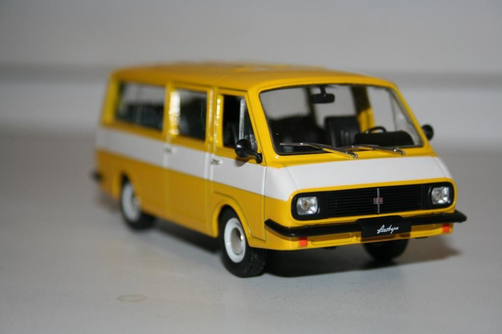 希少】ソ連製 ミニカー RAF-2203 ラトビア 1/43 ミリツィア Raf 2203