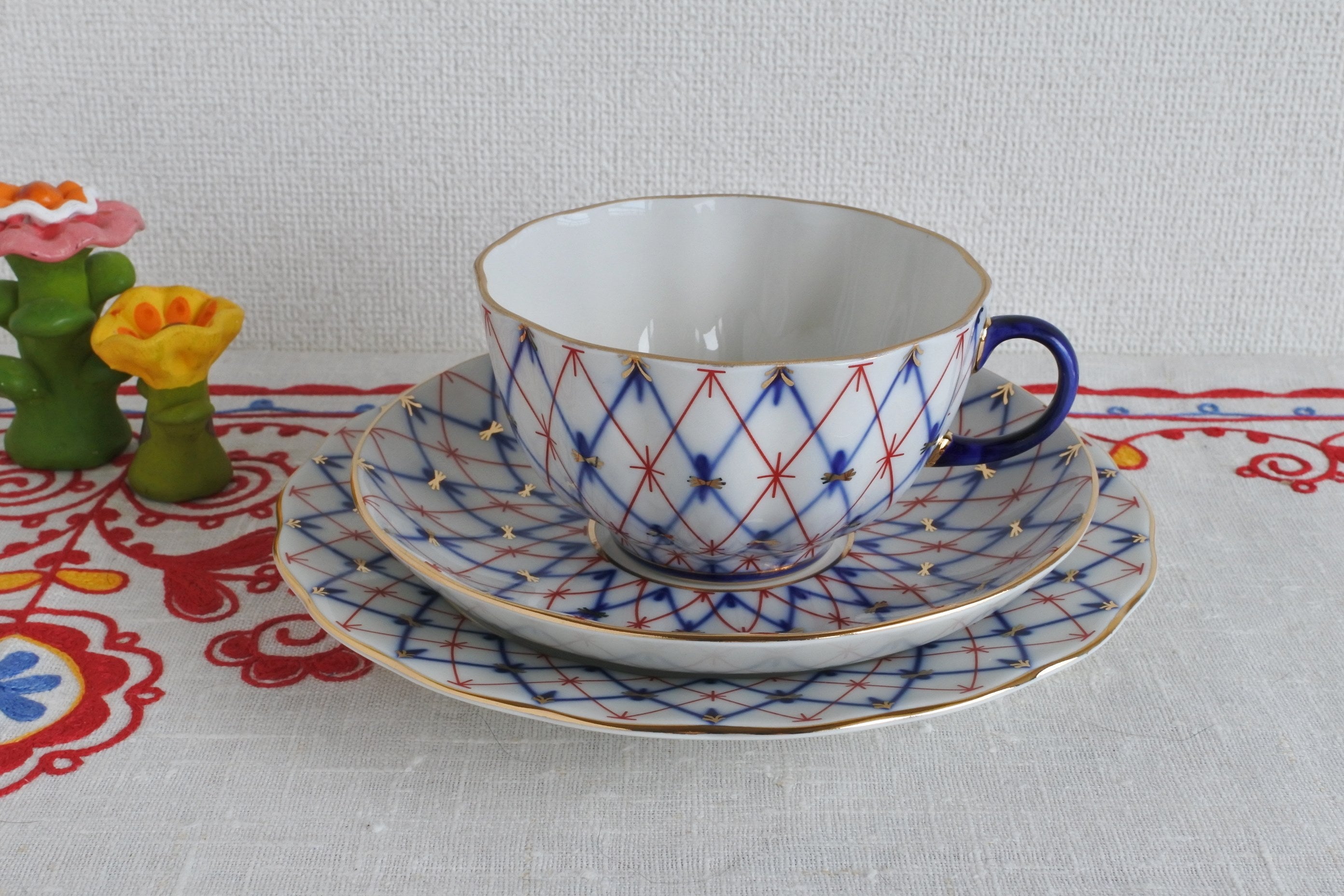 ロモノーソフ陶磁器 1950年のデザイン カップ&ソーサーとプレート 3点