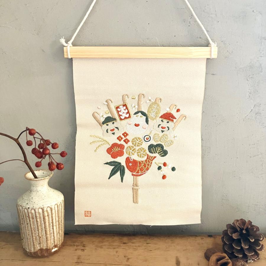 お正月飾り タペストリー かわいい 刺繍 壁掛け 北欧 おしゃれ 小 熊手