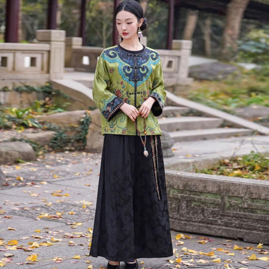 チャイナ服 トップス 本格 凝った刺繍 華やかな風合い 七分袖 襟なし