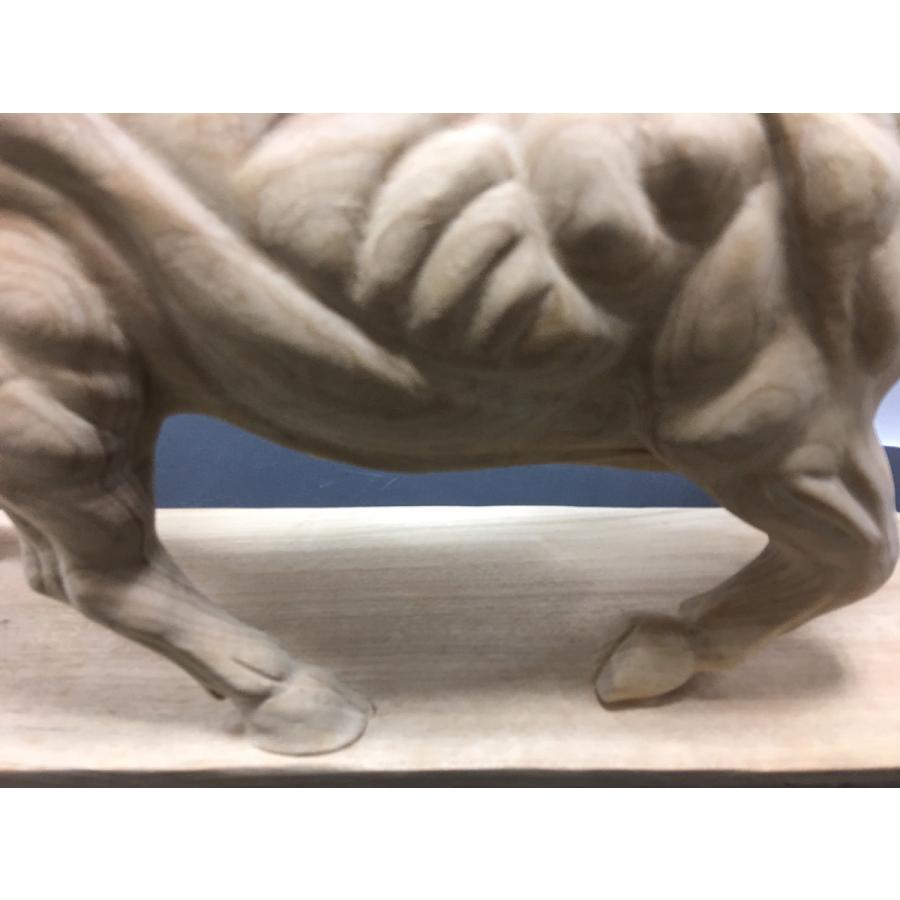 くす一木彫 彫刻 雄牛像 白木仕上げ 高さ約33cm 〜逞しい雄牛を台座