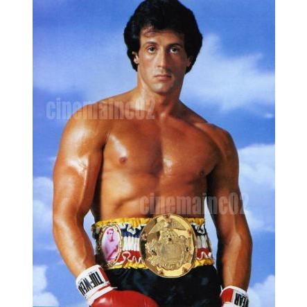 シルベスター・スタローン/『ロッキー』チャンピオンベルトをした写真