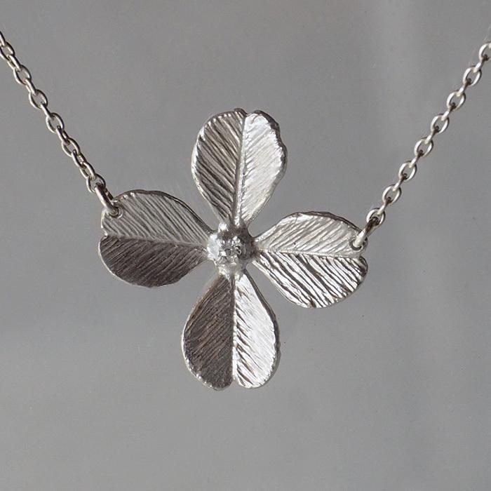 sasakihitomi アクセサリー作家・佐々木ひとみ クローバーネックレス