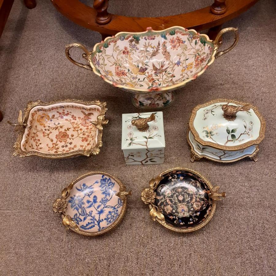 ボックス BOX 陶磁器 真鍮 小物入れ 脚付き 雑貨 アクセサリーボックス