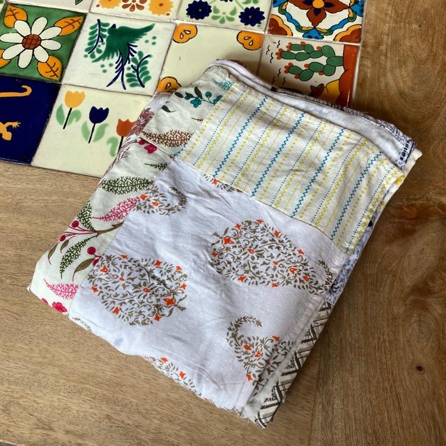 インド プリントパッチワークマルチクロス 150cm×225cm ホワイト