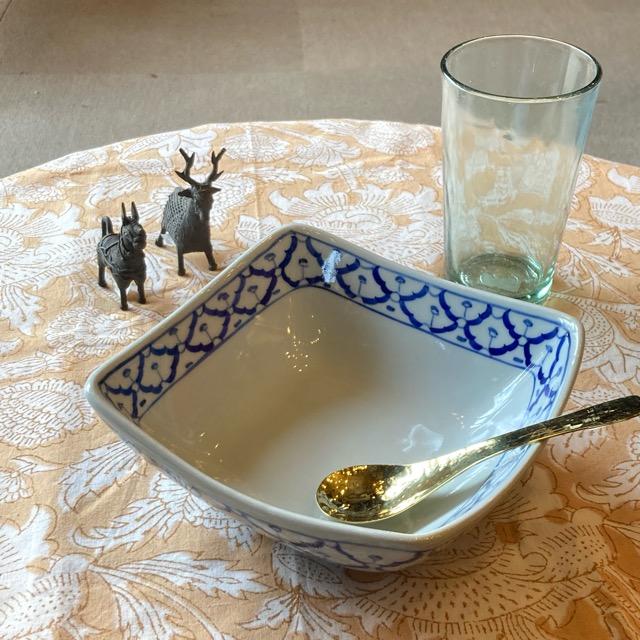 タイ 青白陶器 パイナップル柄四角ボウル M 16cm タイ料理 アジアン