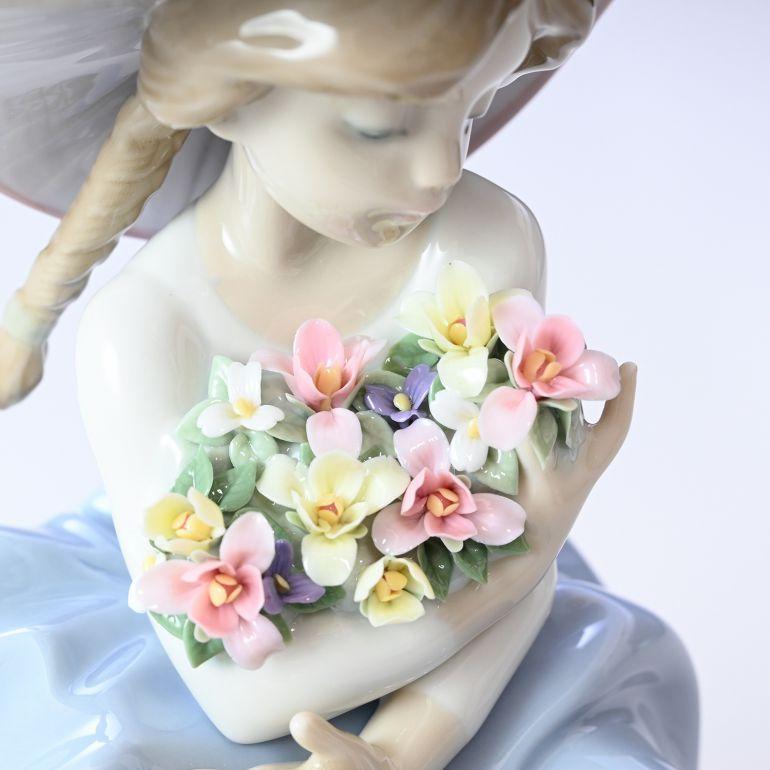 LLADRO（リヤドロ） 花の香りにつつまれて フィギュア 人形 女性