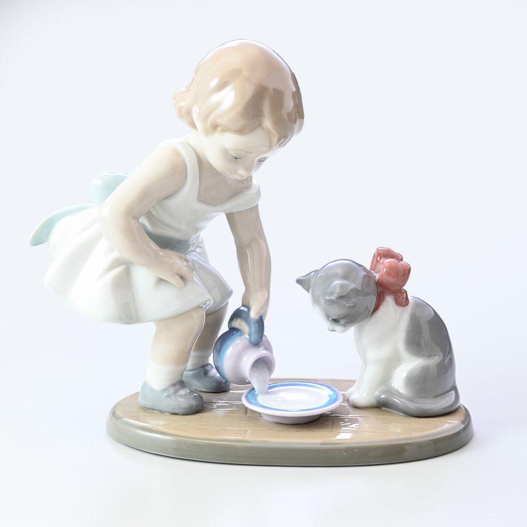 LLADRO（リヤドロ） 召し上がれ フィギュア 人形 女性 女の子 猫 ネコ