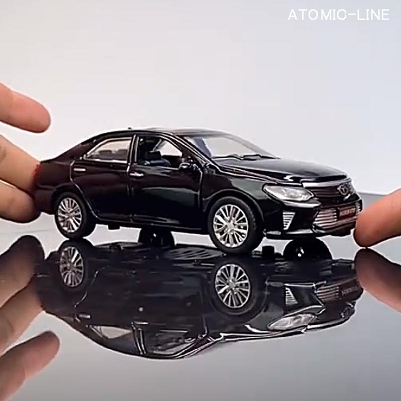 トヨタ（TOYOTA） CAMRY カムリ 1/32 ミニカー 全4色 ライト点灯 合金