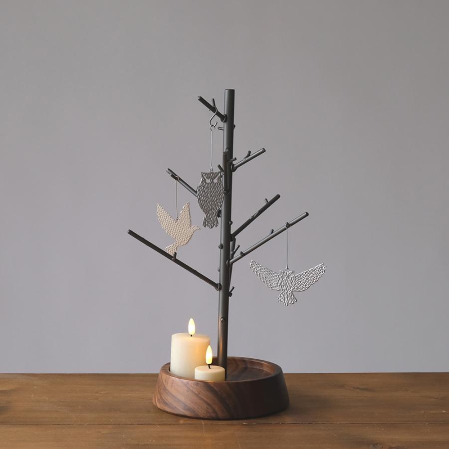 クリスマスツリーにもなるアイアンのアクセサリースタンド 北欧