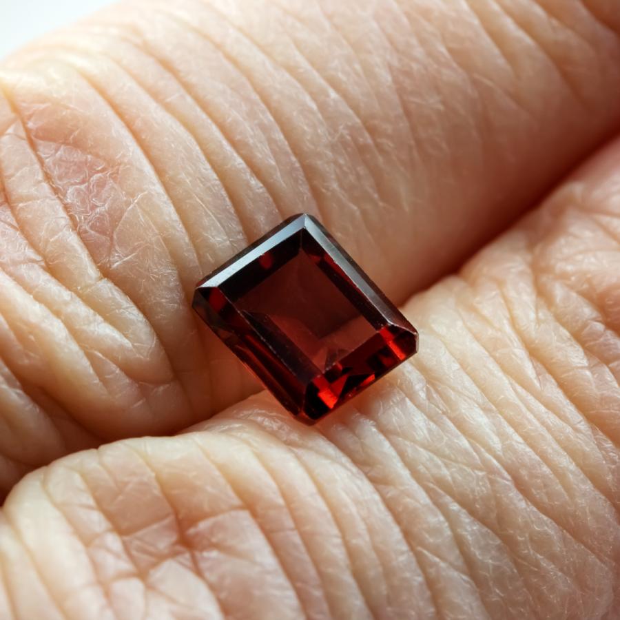 ロードライトガーネット 宝石ルース 裸石 天然石 薔薇柘榴石