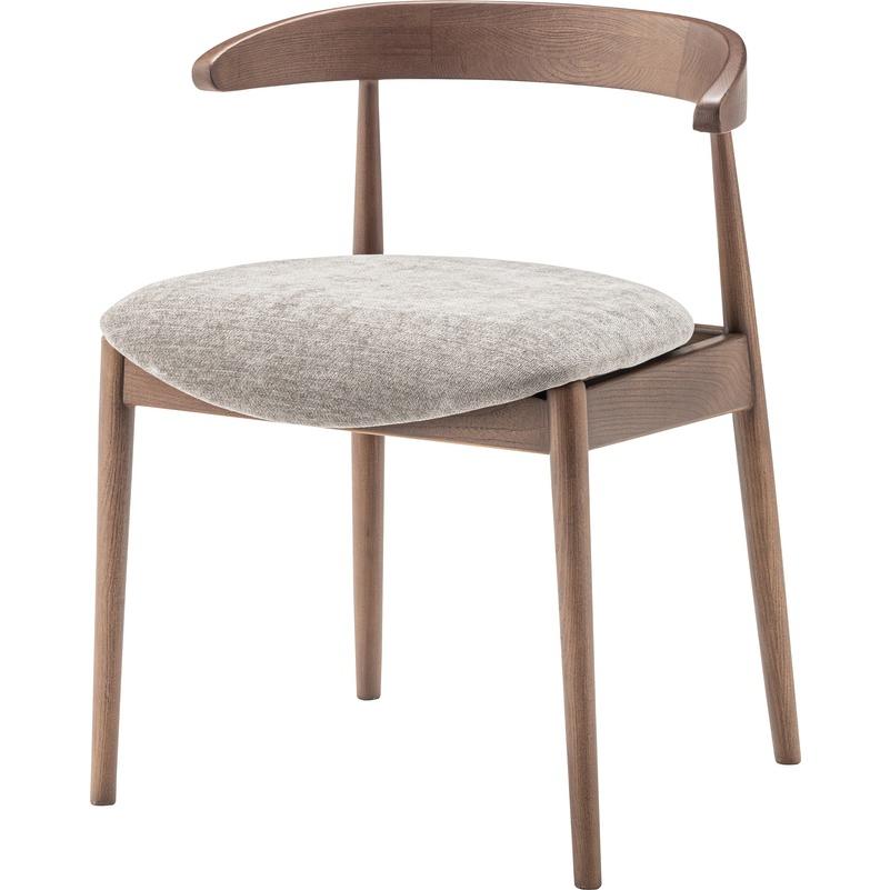 肘掛けをテーブルに掛けて脚を浮かせるシンプルモダンなダイニング