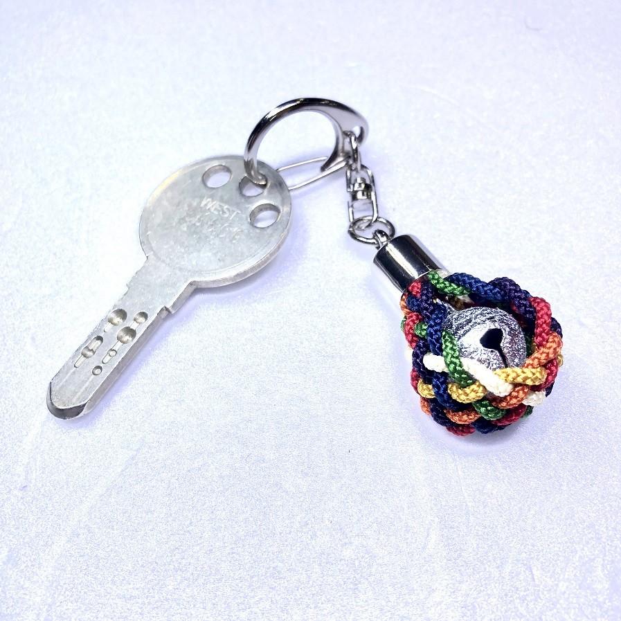 お守(厄除)キーホルダー 七つ編み(銀) 組紐 手作り ハンドメイド 国産