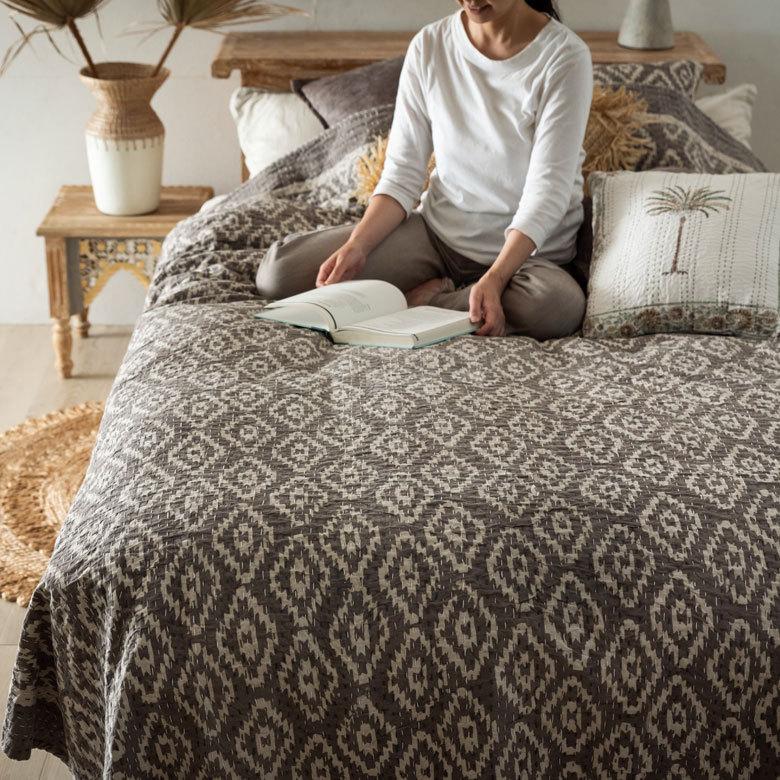 マルチカバー キルト 大判 ブランケット 正方形 ソファ ベッド 幾何柄